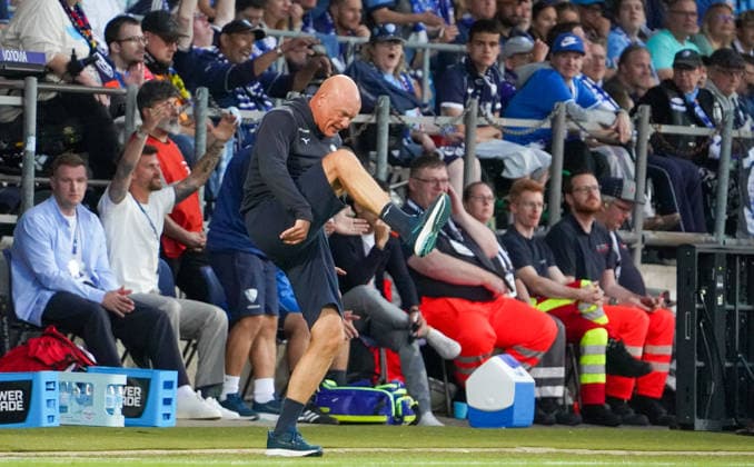 Deutschland: Fussball 2.Bundesliga 2026 2027, 1. Spieltag - VfL Bochum vs Hertha BSC - Vonovia Ruhrstadion (Bochum): Geste, Gestik, Emotion Uwe Rösler Uwe Rosler (Trainer VfL Bochum) *** Germany Soccer 2. Bundesliga 2026–2027, Matchday 1: VfL Bochum vs. Hertha BSC at Vonovia Ruhrstadion in Bochum; Gestures, Body Language, Emotion; Uwe Rösler, Coach of VfL Bochum Copyright: xAymanxAlahmedx