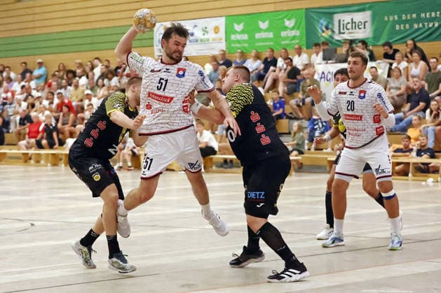 07.08.2026, xovx, Handball Lindencup, TV Hüttenberg - HSC 2000 Coburg v.l. Leonards Valkovskis (HSC Coburg), Hendrik Schreiber (TV Hüttenberg), Nils Röller (HSC Coburg), Jannes Krone (HSC Coburg), Leif Haack (TV Hüttenberg) Linden Stadthalle Hessen Deutschland (DE) *** August 7, 2026, xovx, Lindencup Handball Tournament, TV Hüttenberg vs. HSC 2000 Coburg, Leonards Valkovskis (HSC Coburg), Hendrik Schreiber (TV Hüttenberg), Nils Röller (HSC Coburg), Jannes Krone, HSC Coburg; Leif Haack, TV Hüttenberg; Linden Stadthalle, Hesse, Germany, DE