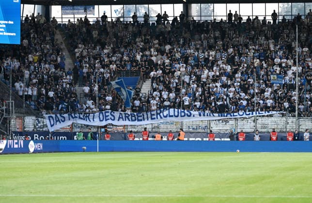 Das Spiel musste unterbrochen werden, weil Hertha Fans mit ihrem Banner einen Fluchtweg versperrten 07.08.2026, Fussball 2. Bundesliga, Saison 2026 2027, 1. Spieltag, VfL Bochum - Hertha BSC DFL regulations prohibit any use of photographs as image sequences and or quasi-video Bochum Vonovia Ruhrstadion Nordrhein Westfalen Deutschland *** The game had to be interrupted because Hertha fans were blocking an emergency exit with their banner. August 7, 2026, Soccer, 2. Bundesliga, 2026–2027 season, Matchday 1, VfL Bochum vs. Hertha BSC. DFL regulations prohibit any use of photographs as image sequences and or quasi-video. Bochum, Vonovia Ruhrstadion, North Rhine-Westphalia, Germany Team2