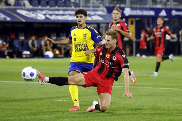 LEEUWARDEN - (lr) IsmaÃ«l Baouf of SC Cambuur, Nesto Groen of Excelsior Rotterdam during the Dutch Eredivisie match between SC Cambuur and Excelsior Rotterdam at the Kooi Stadion on August 7, 2026 in Leeuwarden, the Netherlands. VINCENT JANNINK ANP Eredivisie 2026 27 xVIxANPxSportx xxANPxIVx 565051011 originalFilename: 565051011.jpg