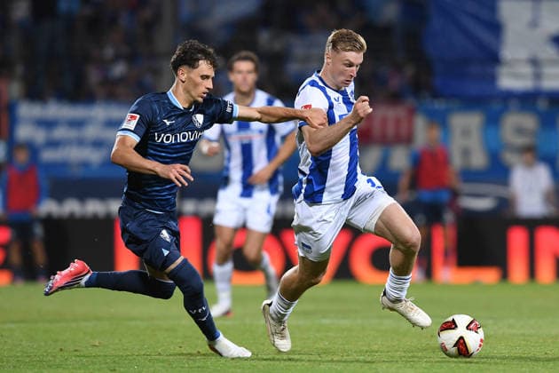 Fußball 2. Bundesliga 1. Spieltag VfL Bochum - Hertha BSC Berlin am 07.08.2026 im Vonovia Ruhrstadion in Bochum Alessandro Crimaldi ( Bochum ), links - Marten Winkler ( Berlin ), rechts DFL regulations prohibit any use of photographs as image sequences and or quasi-video. *** Soccer, 2. Bundesliga, Matchday 1: VfL Bochum vs. Hertha BSC Berlin on August 7, 2026, at the Vonovia Ruhrstadion in Bochum. Alessandro Crimaldi (Bochum), left; Marten Winkler (Berlin), right. DFL regulations prohibit any use of photographs as image sequences and or quasi-video. xRx