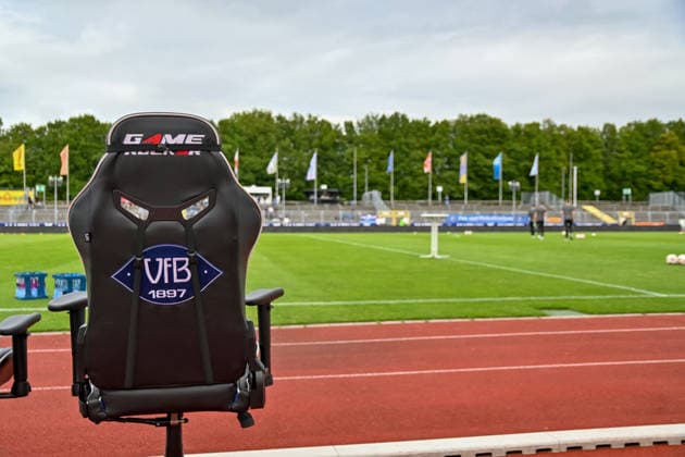 Stadion am Marschweg, Oldenburg, Ansicht Trainerstuhl vor Gegengerade VfB Oldenburg vs. SV Drochtersen Assel, Fussball, Regionalliga Nord, 2. Spieltag, Saison 2026 2027, 07.08.2026, VfB Oldenburg vs. SV Drochtersen Assel, Fussball, Regionalliga Nord, 2. Spieltag, Saison 2026 2027, 07.08.2026 Oldenburg *** Marschweg Stadium, Oldenburg, view of the coach s bench in front of the opposite stand: VfB Oldenburg vs. SV Drochtersen Assel, soccer, Regionalliga Nord, Matchday 2, 2026–2027 season, August 7, 2026, VfB Oldenburg vs. SV Drochtersen Assel, soccer, Regionalliga Nord, Matchday 2, 2026–2027 season, August 7, 2026, Oldenburg Copyright: xEibner-Pressefoto RobertxGertzenx EP_RGN
