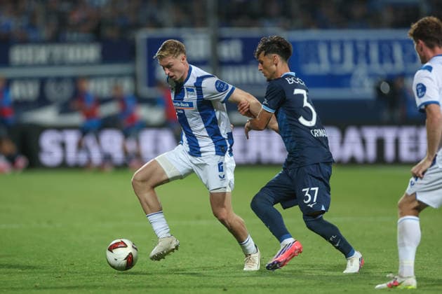 07.08.2026, Fussball, Saison 2026 2027, 2. Bundesliga, 1. Spieltag, VfL Bochum - Hertha BSC, v. l. Julian Eitschberger (Hertha BSC), Alessandro Grimaldi (VfL Bochum) Bochum Ruhrstadion Deutschland xRHR-FOTOx *** August 7, 2026, Soccer, 2026–2027 Season, 2. Bundesliga, Matchday 1, VfL Bochum vs. Hertha BSC, from left: Julian Eitschberger (Hertha BSC), Alessandro Grimaldi (VfL Bochum), Bochum, Ruhrstadion, Germany, xRHR PHOTOx Copyright: RHR-FOTOx RHR-FOTO