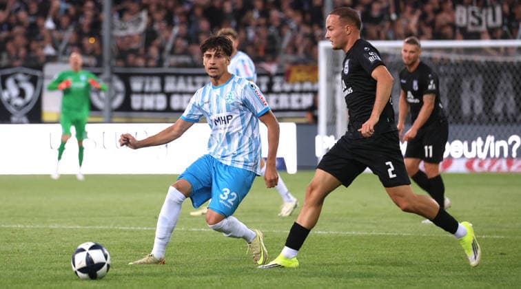 2026.08.07, Deutschland, Stuttgart-Degerloch, Fußball Stuttgarter Kickers vs. SSV Ulm, v.l. Leandro Mendes Rangel (Kickers), Mattis Hoppe (Ulm) *** August 7, 2026, Germany, Stuttgart Degerloch, Soccer: Stuttgarter Kickers vs. SSV Ulm, from left: Leandro Mendes Rangel (Kickers), Mattis Hoppe (Ulm)