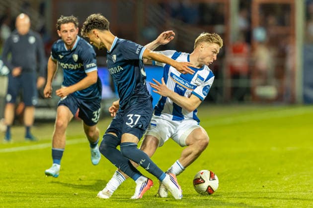 Alessandro Crimaldi (VfL Bochum) und Julian Eitschberger (Hertha BSC Berlin) im Zweikampf waehrend des spiels der 2. Bundesliga zwischen VfL Bochum und Hertha BSC, Vonovia Ruhrstadion am 07. August 2026 in Bochum, Deutschland. (Foto von xxx DeFodi Images) +++ Alessandro Crimaldi (VfL Bochum) und Julian Eitschberger (Hertha BSC Berlin) battle for the ball during the 2nd Bundesliga match between VfL Bochum and Hertha BSC at Vonovia Ruhrstadion on August 7, 2026 in Bochum, Germany. (Photo by xxx DeFodi Images) DFB DFL REGULATIONS PROHIBIT ANY USE OF PHOTOGRAPHS AS IMAGE SEQUENCES AND OR QUASI-VIDEO. - *** Alessandro Crimaldi of VfL Bochum and Julian Eitschberger of Hertha BSC Berlin battle for the ball during the 2. Bundesliga match between VfL Bochum and Hertha BSC at the Vonovia Ruhrstadion on August 7, 2026, in Bochum, Germany. Photo by xxx DeFodi Images. Alessandro Crimaldi of VfL Bochum and Julian Eitschberger of Hertha BSC Berlin battle for the ball during the 2. Bundesliga match between VfL Bochum and Hertha BSC at Vonovia Ruhrstadion on August 7, 2026 in Bochum, Germany. Photo by xxx DeFodi Images. DFB and DFL regulations prohibit any use of photographs as image sequences and or quasi-video.