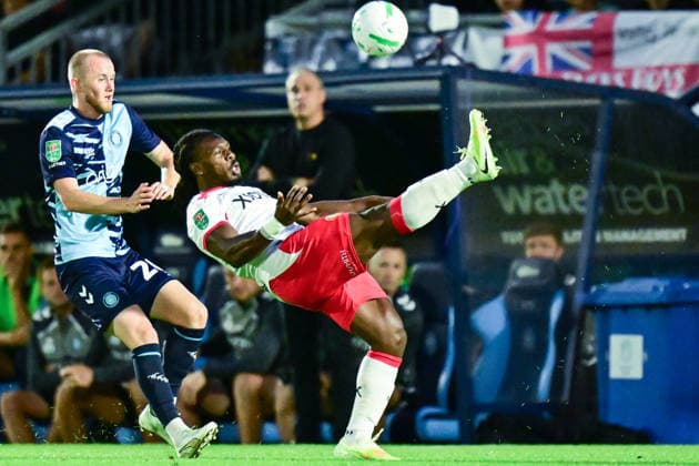 Wycombe Wanderers v Stevenage, EFL Cup Stevenage midfielder Dan Philipps (8) clears under pressure from Wycombe Wanderers midfielder Ewan Henderson (20) during the EFL Cup match between Wycombe Wanderers and Stevenage at Adams Park, High Wycombe, UK on 7 August 2026. High Wycombe Adams Park Buckinghamshire UK Editorial use only DataCo restrictions apply See www.football-dataco.com , Copyright: xDennisxGoodwinx PSI-24673-0031
