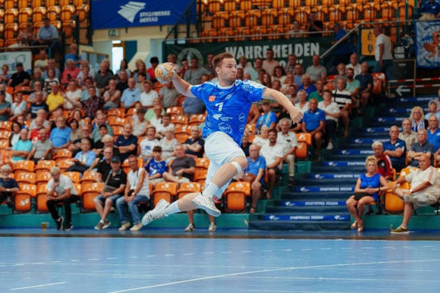 Testspielt: Dessau-Roßlauer HV 06 - PGE Wybrzeze Gdansk Carl Phillip Haake (Dessau-Roßlauer HV 06, 7) beim Sprungwurf am 07.08.2026 in der Anhalt-Arena, Dessau-Roßlau (Sachsen-Anhalt) Dessau-Roßlau Anhalt-Arena Sachsen-Anhalt Deutschland *** Friendly Match: Dessau Roßlauer HV 06 vs. PGE Wybrzeze Gdansk; Carl Phillip Haake, Dessau Roßlauer HV 06, scoring a jump shot on August 7, 2026, at the Anhalt Arena, Dessau-Roßlau, Saxony-Anhalt; Dessau-Roßlau, Anhalt Arena, Saxony-Anhalt, Germany