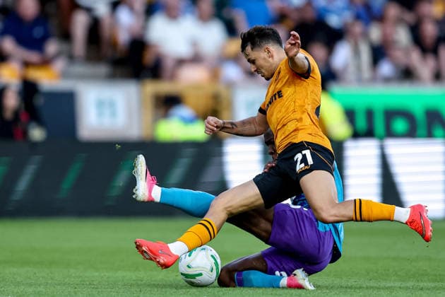 Wolverhampton Wanderers v Port Vale, EFL Carabao Cup Wolverhampton Wanderers midfielder Rodrigo Gomes (21) battles for possession during the EFL Carabao Cup match between Wolverhampton Wanderers and Port Vale at Molineux, Wolverhampton, UK on 8 August 2026. Wolverhampton Molineux West Midlands UK Editorial use only DataCo restrictions apply See www.football-dataco.com , Copyright: xManjitxNarotrax PSI-24675-0035