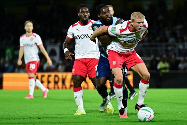 Wycombe Wanderers v Stevenage, EFL Cup Stevenage defender Lewis Freestone (6) under pressure from Wycombe Wanderers forward Fred Onyedinma (44) during the EFL Cup match between Wycombe Wanderers and Stevenage at Adams Park, High Wycombe, UK on 7 August 2026. High Wycombe Adams Park Buckinghamshire UK Editorial use only DataCo restrictions apply See www.football-dataco.com , Copyright: xDennisxGoodwinx PSI-24673-0035