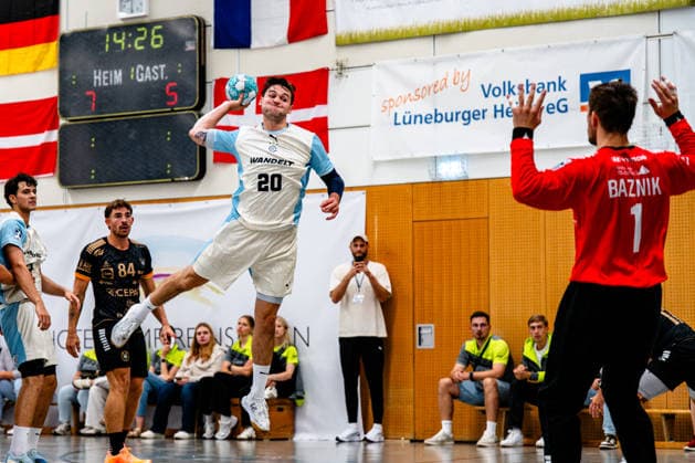07.08.2026, xdobgx, Handball Heide-Cup 2026, VFL Gummersbach - Provence Aix v.l. Ludvig Hallbäck (VfL Gummersbach, 20) beim Wurf, in action, throwing Schneverdingen *** August 7, 2026, xdobgx, 2026 Heide Cup Handball Tournament, VFL Gummersbach vs. Provence Aix, Ludvig Hallbäck (VfL Gummersbach), taking a shot, in action, shooting at Schneverdingen
