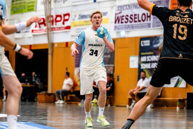 07.08.2026, xdobgx, Handball Heide-Cup 2026, VFL Gummersbach - Provence Aix v.l. Gardar Ingi Sindrason (VfL Gummersbach, 34) am Ball, plays the ball Schneverdingen *** August 7, 2026, xdobgx, 2026 Heide Cup Handball Tournament, VFL Gummersbach vs. Provence Aix-en-Lardar, Ingi Sindrason, VfL Gummersbach, 34 on the ball, plays the ball, Schneverdingen