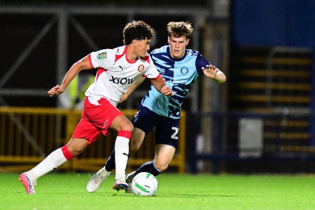 Wycombe Wanderers v Stevenage, EFL Cup Stevenage forward Phoenix Patterson (44) sprints forward with the ball under pressure from Wycombe Wanderers defender (on loan from Swansea City) Sam Parker (22) during the EFL Cup match between Wycombe Wanderers and Stevenage at Adams Park, High Wycombe, UK on 7 August 2026. High Wycombe Adams Park Buckinghamshire UK Editorial use only DataCo restrictions apply See www.football-dataco.com , Copyright: xDennisxGoodwinx PSI-24673-0037