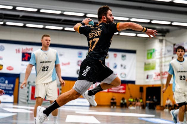 07.08.2026, xdobgx, Handball Heide-Cup 2026, VFL Gummersbach - Provence Aix v.l. Antoine Tissot (PAUC Handball, 17) beim Wurf, in action, throwing Schneverdingen *** August 7, 2026, xdobgx, 2026 Heide Cup Handball Tournament, VFL Gummersbach vs. Provence Aix-en-Provence Antoine Tissot PAUC Handball, No. 17 taking a shot, in action, shooting at Schneverdingen