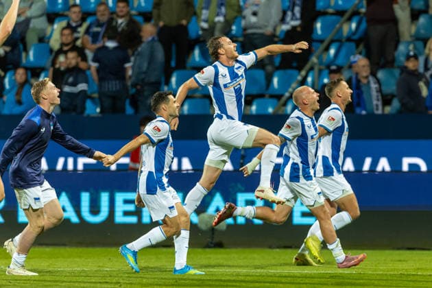 . Die Spieler von Hertha BSC Berlin Schlussjubel, jubeln nach dem 0:1 Sieg waehrend des spiels der 2. Bundesliga zwischen VfL Bochum und Hertha BSC, Vonovia Ruhrstadion am 07. August 2026 in Bochum, Deutschland. (Foto von xxx DeFodi Images) +++ . The Players of Hertha BSC Berlin celebrate after winning during the 2nd Bundesliga match between VfL Bochum and Hertha BSC at Vonovia Ruhrstadion on August 7, 2026 in Bochum, Germany. (Photo by xxx DeFodi Images) DFB DFL REGULATIONS PROHIBIT ANY USE OF PHOTOGRAPHS AS IMAGE SEQUENCES AND OR QUASI-VIDEO. - *** The players of Hertha BSC Berlin celebrate after their 0-1 victory during the 2. Bundesliga match between VfL Bochum and Hertha BSC, Vonovia Ruhrstadion on August 7, 2026, in Bochum, Germany. Photo by xxx DeFodi Images. The players of Hertha BSC Berlin celebrate after winning during the 2nd Bundesliga match between VfL Bochum and Hertha BSC at Vonovia Ruhrstadion on August 7, 2026 in Bochum, Germany. Photo by xxx DeFodi Images. DFB and DFL regulations prohibit any use of photographs as image sequences and or quasi-video.