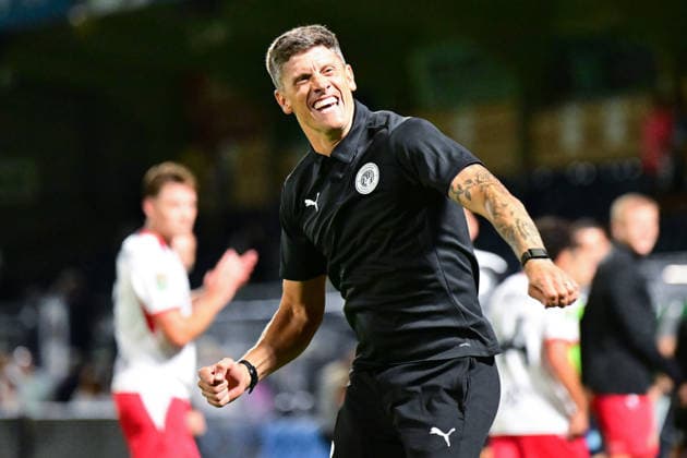 Wycombe Wanderers v Stevenage, EFL Cup Stevenage manager Alex Revell celebrates victory during the EFL Cup match between Wycombe Wanderers and Stevenage at Adams Park, High Wycombe, UK on 7 August 2026. High Wycombe Adams Park Buckinghamshire UK Editorial use only DataCo restrictions apply See www.football-dataco.com , Copyright: xDennisxGoodwinx PSI-24673-0048