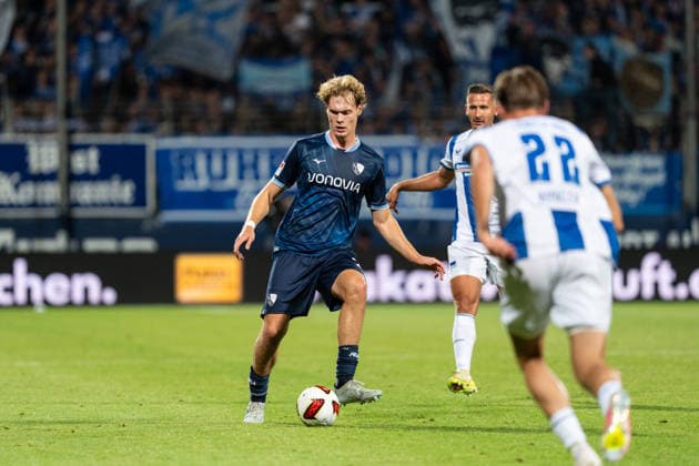 07.08.2026, GER Deutschland, Fussball, Saison 2026 2027, 2. Bundesliga, 1. Spieltag: VfL Bochum vs Hertha BSC Berlin Mats Pannewig (VfL Bochum, 24) Einzelaktion; Ganzkörper Ganzkoerper ; Ball am Fuss; Bochum Vonovia Ruhrstadion Nordrhein Westfalen Deutschland *** August 7, 2026, GER Germany, Soccer, 2026–2027 Season, 2. Bundesliga, Matchday 1: VfL Bochum vs. Hertha BSC Berlin; Mats Pannewig (VfL Bochum), 24 individual plays, full-body, ball at his feet, Bochum, Vonovia Ruhrstadion, North Rhine-Westphalia, Germany Copyright: xnordphotoxGmbHx xSchulzex