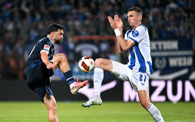 Bochum, Germany, 2. Bundesliga, Matchday 1, Vonovia Ruhrstadion Bochum, VfL Bochum vs Hertha BSC Berlin; Berkan Taz (BOC), Niklas Kolbe (HBB). Action *** Bochum, Germany, 2. Bundesliga, Matchday 1, Vonovia Ruhrstadion Bochum, VfL Bochum vs. Hertha BSC Berlin Berkan Taz (BOC), Niklas Kolbe (HBB) Action