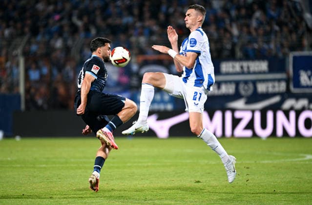 Bochum, Germany, 2. Bundesliga, Matchday 1, Vonovia Ruhrstadion Bochum, VfL Bochum vs Hertha BSC Berlin; Berkan Taz (BOC), Niklas Kolbe (HBB). Action *** Bochum, Germany, 2. Bundesliga, Matchday 1, Vonovia Ruhrstadion Bochum, VfL Bochum vs. Hertha BSC Berlin Berkan Taz (BOC), Niklas Kolbe (HBB) Action