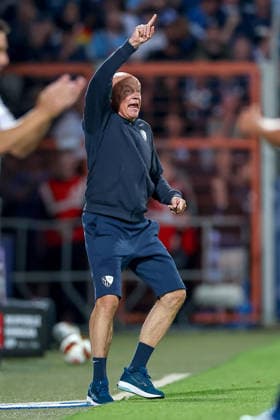 08.07.2026, Fußball, VfL Bochum - Hertha BSC, 2. Fußball-Bundesliga, 1. Spieltag, Vonovia Ruhrstadion, Saison 2026 2027: Cheftrainer Uwe Rösler (VfL Bochum hc) gestikulierend am Spielfeldrand DFB regulations prohibit any use of photographs as image sequences and or quasi-video. Nordrhein-Westfalen Deutschland *** July 8, 2026, Soccer, VfL Bochum vs. Hertha BSC, 2. Bundesliga, Matchday 1, Vonovia Ruhrstadion, 2026–2027 season. Head coach Uwe Rösler of VfL Bochum gesturing on the sideline. DFB regulations prohibit any use of photographs as image sequences and or quasi-video. North Rhine-Westphalia, Germany