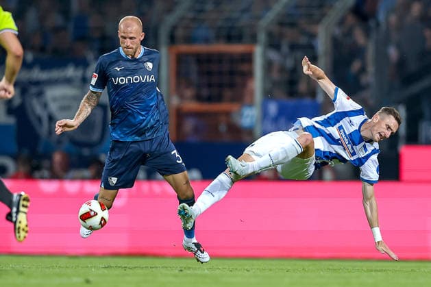 08.07.2026, Fußball, VfL Bochum - Hertha BSC, 2. Fußball-Bundesliga, 1. Spieltag, Vonovia Ruhrstadion, Saison 2026 2027: Philipp Hofmann (VfL Bochum 33) im Zweikampf gegen Niklas Kolbe (Hertha BSC 27) DFB regulations prohibit any use of photographs as image sequences and or quasi-video. Nordrhein-Westfalen Deutschland *** July 8, 2026, Soccer, VfL Bochum vs. Hertha BSC, 2. Bundesliga, Matchday 1, Vonovia Ruhrstadion, 2026–2027 Season Philipp Hofmann (VfL Bochum, No. 33) in a tackle against Niklas Kolbe (Hertha BSC, No. 27) DFB regulations prohibit any use of photographs as image sequences and or quasi-video North Rhine-Westphalia, Germany