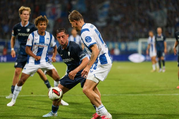 Deutschland: Fussball 2.Bundesliga 2026 2027, 1. Spieltag - VfL Bochum vs Hertha BSC - Vonovia Ruhrstadion (Bochum): Torchance Marten Winkler (Hertha BSC, 22) Maximilian Wittek (VfL Bochum, 32) *** Germany Soccer 2. Bundesliga 2026–2027, Matchday 1: VfL Bochum vs. Hertha BSC at Vonovia Ruhrstadion, Bochum. Scoring chance by Marten Winkler (Hertha BSC), 22 Maximilian Wittek (VfL Bochum), 32 Copyright: xAymanxAlahmedx