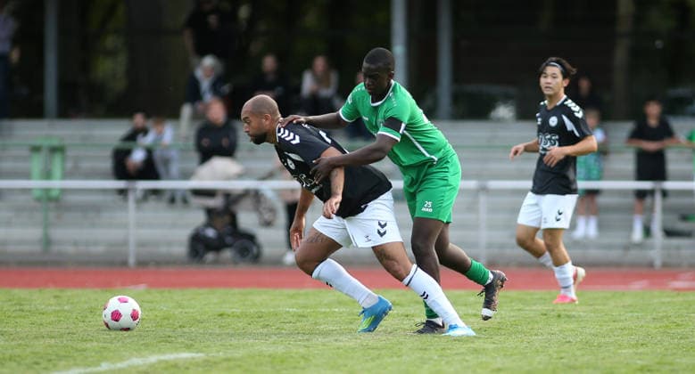 Fußball, Saison 2026 2027, Lotto-Pokal Hamburg, erste Runde: Hamm United FC - ETSV Hamburg. Jubel bei Gedion Owusu Wedemeyer, Aladji Mohamed Marienus Bailor Barrie (ETSV, l.), Sidik Adam. Hamm Hamburg *** Soccer, 2026–2027 Season, Hamburg Lotto Cup, First Round: Hamm United FC vs. ETSV Hamburg; Gedion Owusu Wedemeyer, Aladji Mohamed Marienus Bailor Barrie (ETSV), l, Sidik Adam (Hamm Hamburg) celebrate