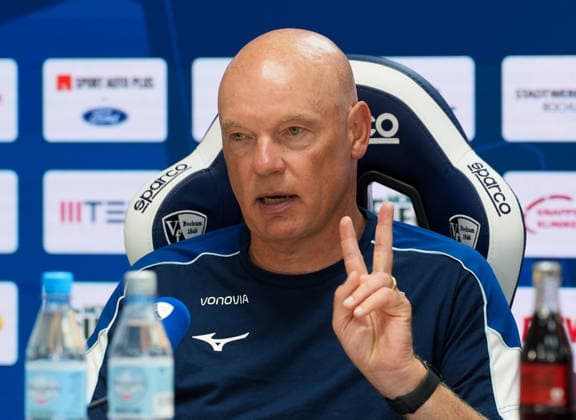 Uwe Roesler (VfL Bochum 1848, Cheftrainer) nimmt nach dem Spiel an der Pressekonferenz teil. GER, VfL Bochum 1848 vs Hertha BSC, 2. Bundesliga, 1. Spieltag, Saison 2026-27, Vonovia Ruhrstadion, Bochum, 07.08.2026 DFL REGULATIONS PROHIBIT ANY USE OF PHOTOGRAPHS AS IMAGE SEQUENCES AND OR QUASI-VIDEO Foto: HMB Media Scott W. Coleman Bochum Vonovia Ruhrstadion Nordrhein-Westfalen GER Copyright: xScottxW.xColemanx