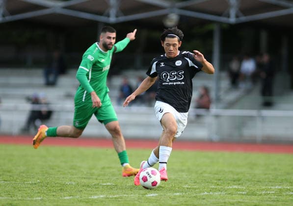 Fußball, Saison 2026 2027, Lotto-Pokal Hamburg, erste Runde: Hamm United FC - ETSV Hamburg. Taiki Iimura (r.) vom ETSV auf dem Weg zum 2:0. Hamm Hamburg *** Soccer, 2026–2027 Season, Hamburg Lotto Cup, First Round: Hamm United FC vs. ETSV Hamburg; Taiki Iimura (ETSV) on his way to a 2–0 win for Hamm over Hamburg