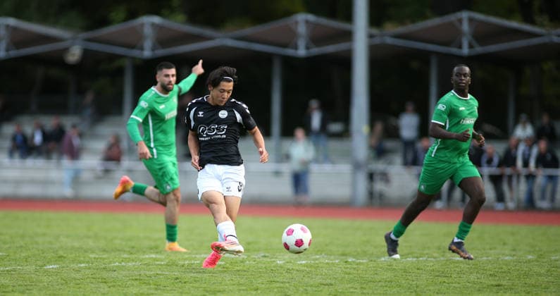 Fußball, Saison 2026 2027, Lotto-Pokal Hamburg, erste Runde: Hamm United FC - ETSV Hamburg. Taiki Iimura (M.) vom ETSV trifft zum 2:0. Hamm Hamburg *** Soccer, 2026–2027 Season, Hamburg Lotto Cup, First Round: Hamm United FC vs. ETSV Hamburg; Taiki Iimura (M) of ETSV scores to make it 2–0 for Hamm United FC against ETSV Hamburg