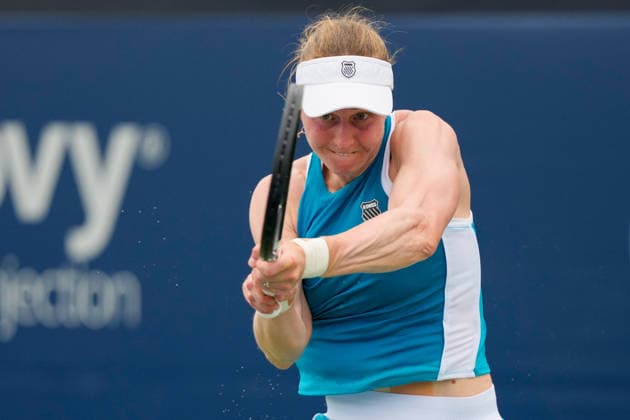WTA, Tennis Damen Masters 1000 National Bank Open Toronto 2026 - Round of 32 - Day 7 Liudmila Samsonova of Russia plays a backhand during the Women™s Singles round of 32 match against Maya Joint of Australia on day 7 of the WTA Masters 1000 National Bank Open at Sobeys Stadium on August 7, 2026, in Toronto, Canada. (Photo by Leonardo Ramirez Eyepix Group) Copyright: xLeonardoxRamirezx xEyepixxGroupx LR_06082026_09102