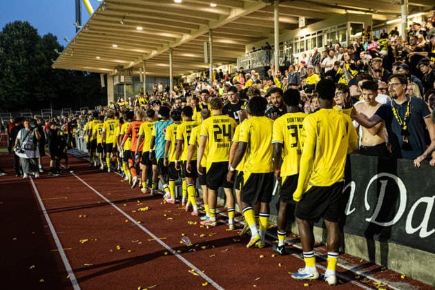 Regionalliga West: Borussia Dortmund II - 1.FC Köln II, 07.08.2026 die Mannschaft bedankt sich bei den Fans nach em Spiel. Regionalliga West: Borussia Dortmund II - 1.FC Köln II, Rote Erde, Dortmund; 07.08.2026 DFB regulations prohibit any use of photographs as image sequences and or quasi video. *** Regionalliga West: Borussia Dortmund II vs. 1. FC Köln II, August 7, 2026: The team thanks the fans after the Regionalliga West match between Borussia Dortmund II and 1. FC Köln II at Rote Erde, Dortmund, on August 7, 2026. DFB regulations prohibit any use of photographs as image sequences and or quasi-video. Copyright: xBEAUTIFULxSPORTS Buriakovx