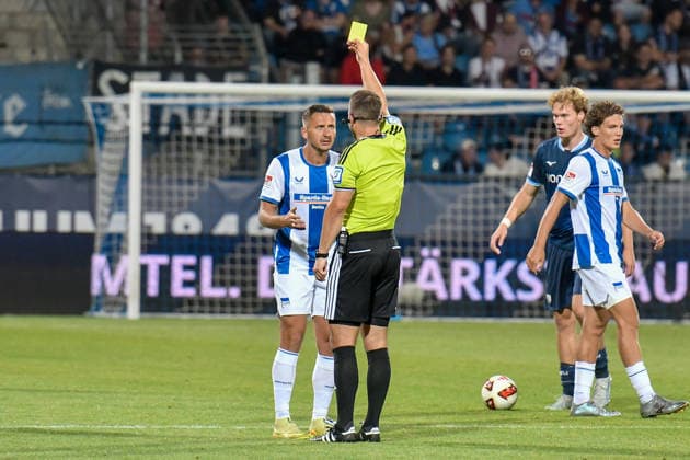 Paul Seguin (BSC 30) sieht Gelb gelbe Karte von Wolfgang Haslberger(SR) 07.08.2026 ¢ Fussball ¢ VfL Bochum vs Hertha BSC, Vonovia Ruhrstadion, Bochum, DFB DFL REGULATIONS PROHIBIT ANY USE OF PHOTOGRAPHS AS IMAGE SEQUENCES AND OR QUASI-VIDEO NRW Germany *** Paul Seguin (BSC 30) receives a yellow card from referee Wolfgang Haslberger on August 7, 2026 ¢ Soccer ¢ VfL Bochum vs. Hertha BSC, Vonovia Ruhrstadion, Bochum, DFB and DFL regulations prohibit any use of photographs as image sequences and or quasi-video. NRW, Germany Copyright: xpepphotox xSaschaxWeizx pep00321, pep_20260807_hm_395680
