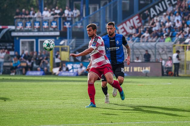 Deutschland: Fussball Saison 2026 2027 , 3. Liga , SV Waldhof Mannheim vs. Fortuna Düsseldorf - Carl-Benz-Stadion (Mannheim) : Tim Oberdorf (Fortuna Düsseldorf, 15) im Zweikampf mit Julian Ulbricht (SV Waldhof Mannheim, 10) Mannheim Carl-Benz-Stadion Deutschland *** Germany Soccer Season 2026–2027, 3. Liga, SV Waldhof Mannheim vs. Fortuna Düsseldorf, Carl Benz Stadium, Mannheim; Tim Oberdorf (Fortuna Düsseldorf, No. 15) in a tackle with Julian Ulbricht (SV Waldhof Mannheim, No. 10), Carl Benz Stadium, Mannheim, Germany Copyright: xBennetxLongx