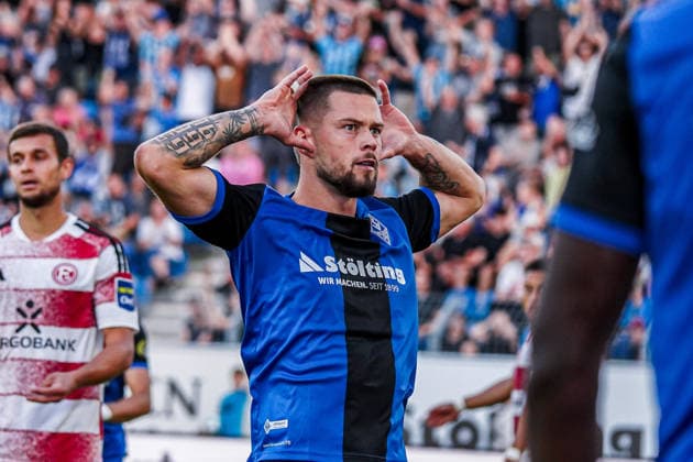 Deutschland: Fussball Saison 2026 2027 , 3. Liga , SV Waldhof Mannheim vs. Fortuna Düsseldorf - Carl-Benz-Stadion (Mannheim) : Julian Ulbricht (SV Waldhof Mannheim, 10) Tor und Torjubel zum 2:0 Mimik, Gesichtsausdruck, Emotion Geste, Gestik, Emotion Mannheim Carl-Benz-Stadion Deutschland *** Germany Soccer Season 2026–2027, 3rd Division, SV Waldhof Mannheim vs. Fortuna Düsseldorf, Carl Benz Stadium, Mannheim; Julian Ulbricht, SV Waldhof Mannheim, 10 goals and goal celebration (2–0); facial expressions, emotions, gestures, Mannheim, Carl Benz Stadium, Germany Copyright: xBennetxLongx