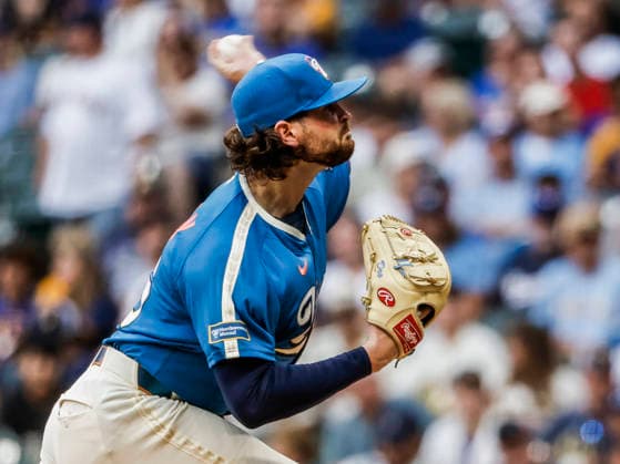 Milwaukee Brewers starting pitcher Shane Drohan throws in the first inning of the MLB, Baseball Herren, USA game between the Minnesota Twins and the Milwaukee Brewers at American Family Field in Milwaukee, Wisconsin on Friday, August 7, 2026.  MIL20260807804 TANNENxMAURY