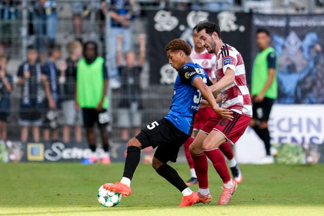 v.li.: Djayson Eduardo Cardoso Mendes (SV Waldhof, 35), Marcel Benger (F95, 16), Zweikampf, Spielszene, Duell, duel, tackle, tackling, Dynamik, Action, Aktion, 07.08.2026, Mannheim (Deutschland), Fussball, 3. Liga, SV Waldhof Mannheim - Fortuna Düsseldorf, DFB DFL REGULATIONS PROHIBIT ANY USE OF PHOTOGRAPHS AS IMAGE SEQUENCES AND OR QUASI-VIDEO. *** From left: Djayson Eduardo Cardoso Mendes (SV Waldhof), 35; Marcel Benger (F95), 16; tackle, game scene, duel, tackle, tackling, dynamic, action, August 7, 2026, Mannheim, Germany, soccer, 3rd Division, SV Waldhof Mannheim vs. Fortuna Düsseldorf, DFB and DFL regulations prohibit any use of photographs as image sequences and or quasi-video xozx