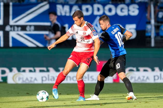 v.li.: Tim Oberdorf (F95, 15), Julian Ulbricht (SV Waldhof, 10), Zweikampf, Spielszene, Duell, duel, tackle, tackling, Dynamik, Action, Aktion, 07.08.2026, Mannheim (Deutschland), Fussball, 3. Liga, SV Waldhof Mannheim - Fortuna Düsseldorf, DFB DFL REGULATIONS PROHIBIT ANY USE OF PHOTOGRAPHS AS IMAGE SEQUENCES AND OR QUASI-VIDEO. *** From left: Tim Oberdorf (F95), 15, Julian Ulbricht (SV Waldhof), 10, tackle, game scene, duel, tackle, tackling, dynamism, action, August 7, 2026, Mannheim, Germany, soccer, 3. Liga, SV Waldhof Mannheim vs. Fortuna Düsseldorf, DFB and DFL regulations prohibit any use of photographs as image sequences and or quasi-video xozx