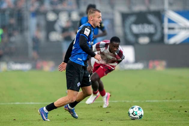 Kushtrim Asallari (SV Waldhof, 20), am Ball, Freisteller, Ganzkörper, Einzelbild, Einzelfoto, Aktion, Action, 07.08.2026, Mannheim (Deutschland), Fussball, 3. Liga, SV Waldhof Mannheim - Fortuna Düsseldorf, DFB DFL REGULATIONS PROHIBIT ANY USE OF PHOTOGRAPHS AS IMAGE SEQUENCES AND OR QUASI-VIDEO. *** Kushtrim Asallari, SV Waldhof, 20, on the ball, free kick, full-body shot, single frame, single photo, action, August 7, 2026, Mannheim, Germany, soccer, 3rd Division, SV Waldhof Mannheim vs. Fortuna Düsseldorf, DFB and DFL regulations prohibit any use of photographs as image sequences and or quasi-video xozx