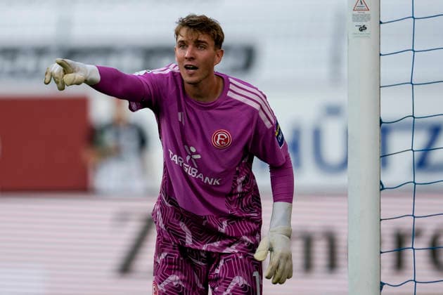 Lasse Rieß (Riess, Torhüter, F95, 1), gibt Anweisungen, gestikuliert, mit den Armen gestikulieren, Einzelbild, Einzelfoto, Aktion, Action, 07.08.2026, Mannheim (Deutschland), Fussball, 3. Liga, SV Waldhof Mannheim - Fortuna Düsseldorf, DFB DFL REGULATIONS PROHIBIT ANY USE OF PHOTOGRAPHS AS IMAGE SEQUENCES AND OR QUASI-VIDEO. *** Lasse Rieß Riess, goalkeeper, F95, 1, giving instructions, gesturing, gesturing with his arms, single frame, single photo, action, August 7, 2026, Mannheim, Germany, soccer, 3rd Division, SV Waldhof Mannheim vs. Fortuna Düsseldorf, DFB and DFL regulations prohibit any use of photographs as image sequences and or quasi-video xozx