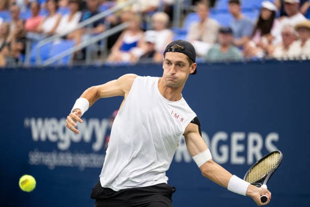 MONTREAL, QC - AUGUST 07: Terence Atmane from France returns the ball against Jakub. Mensik from Czechia during their singles third round match on day six of the ATP, Tennis Herren 1000 National Bank Open presented by Rogers at Stade IGA on August 7, 2026 in Montreal, Quebec, Canada.(Photo by Vincent Ethier Icon Sportswire) TENNIS: AUG 07 National Bank Open EDITORIAL USE ONLY Icon2608070114