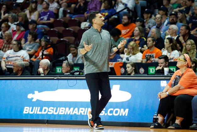 UNCASVILLE, CT - AUGUST 07: Nate Tibbetts of the Phoenix Mercury reacts during the WNBA, Basketball Damen, USA game between Phoenix Mercury and Connecticut Sun on August 7, 2026, at Mohegan Sun Arena in Uncasville, CT. (Photo by M. Anthony Nesmith Icon Sportswire) WNBA: AUG 07 Phoenix Mercury at Connecticut Sun EDITORIAL USE ONLY Icon26080716