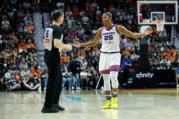 UNCASVILLE, CT - AUGUST 07: Alyssa Thomas 25 of the Phoenix Mercury reacts to referee Isaac Barnett during the WNBA, Basketball Damen, USA game between Phoenix Mercury and Connecticut Sun on August 7, 2026, at Mohegan Sun Arena in Uncasville, CT. (Photo by M. Anthony Nesmith Icon Sportswire) WNBA: AUG 07 Phoenix Mercury at Connecticut Sun EDITORIAL USE ONLY Icon26080727