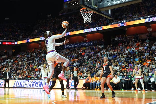 UNCASVILLE, CT - AUGUST 07: Kahleah Copper 2 of the Phoenix Mercury drives to the basket during the WNBA, Basketball Damen, USA game between Phoenix Mercury and Connecticut Sun on August 7, 2026, at Mohegan Sun Arena in Uncasville, CT. (Photo by M. Anthony Nesmith Icon Sportswire) WNBA: AUG 07 Phoenix Mercury at Connecticut Sun EDITORIAL USE ONLY Icon26080735