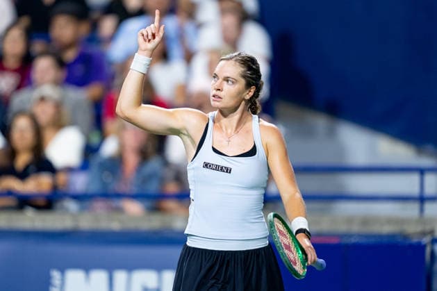 TORONTO, ON - AUGUST 07: Caty McNally of the United States reacts after winning a point during her match at the WTA, Tennis Damen National Bank Open tournament on August 7, 2026 at Sobeys Stadium in Toronto, ON, Canada (Photo by Julian Avram Icon Sportswire) TENNIS: AUG 07 National Bank Open EDITORIAL USE ONLY Icon2608071548