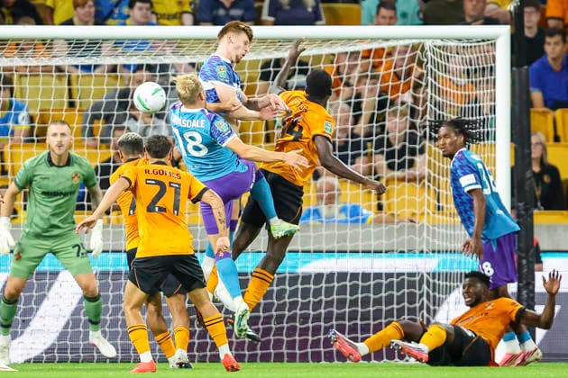 Wolverhampton Wanderers v Port Vale - Carabao Cup First Round Port Vale FC press the action as Wolverhampton Wanderers defend during the Carabao Cup First Round match between Wolverhampton Wanderers and Port Vale at Molineux, Wolverhampton. Wolverhampton West Midlands United Kingdom  Copyright: xMIxNewsx originalFilename:fletcher-wolverha260807_nprpa.jpg