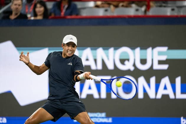 MONTREAL, QC - AUGUST 07: Learner Tien from USA returns the ball against Tommy Paul from USA during their singles third round match on day six of the ATP, Tennis Herren 1000 National Bank Open presented by Rogers at Stade IGA on August 7, 2026 in Montreal, Quebec, Canada.(Photo by Vincent Ethier Icon Sportswire) TENNIS: AUG 07 National Bank Open EDITORIAL USE ONLY Icon2608074972