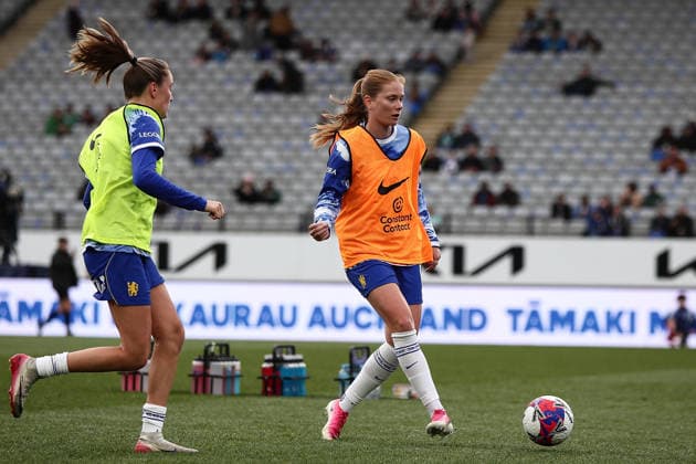 Chelsea Women v Auckland FC Women s Invitational XI Pre-Season Friendly Aggie Beever-Jones of Chelsea Women warms up ahead of the Pre-Season Friendly match at Eden Park, Auckland 08 08 2026 UK Newspapers OUT Copyright: xAlexxLeechx FIL-23738-0008