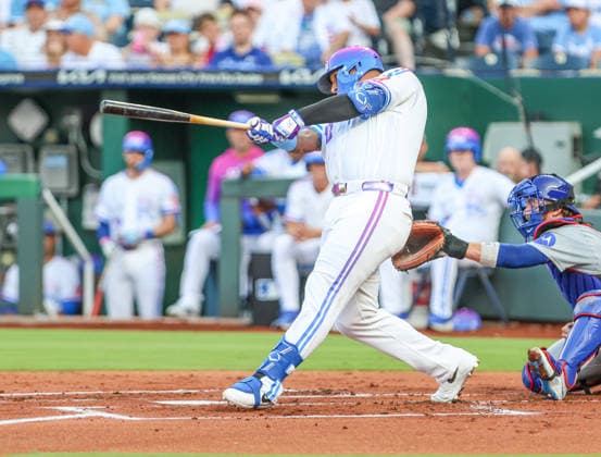 AUG 07, 2026: Kansas City Royals designated hitter Salvador Perez (13) hits a single in the 1st inning against the Chicago Cubs at Kauffman Stadium Kansas City, MO. CSM MLB, Baseball Herren, USA 2026: Cubs Vs Royals August 8th  - ZUMAc04_ 20260807_zma_c04_174 Copyright: xRomanxPunox