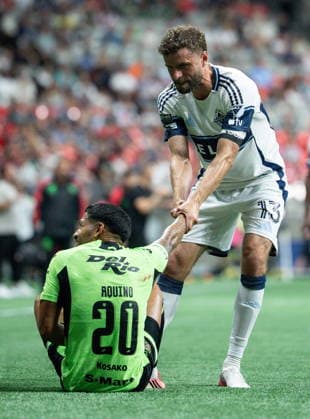 August 7, 2026, Vancouver, Bc, CANADA: Vancouver Whitecaps Thomas Muller (13) picks up Juarez FC s Javier Aquino (20) during the second half of a Leagues Cup soccer match in Vancouver, on Friday, August 7, 2026. Canada News - August 7, 2026  - ZUMAc35_ 20260807_zaf_c35_139 Copyright: xEthanxCairnsx