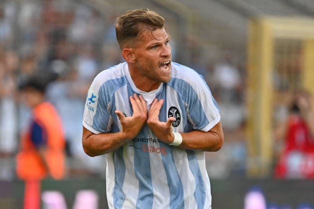 Florian NIEDERLECHNER (TSV 1860 Muenchen), Enttaeuschung,Frust,enttaeuscht, frustriert,niedergeschlagen, Aktion,Einzelbild,angeschnittenes Einzelmotiv,Halbfigur,halbe Figur. Fussball Regionalliga Bayern Saison 2026 2027,26 27 3.Spieltag TSV 1860 Muenchen - FC Augsburg II 2-2 am 07.08.2026 in Muenchen GRUENWALDER STADION. *** Florian NIEDERLECHNER TSV 1860 Munich, Disappointment, frustration, disappointed, frustrated, dejected, action, single frame, cropped close-up, half-length portrait, half-figure, soccer, Bavarian Regional League, 2026–2027 season,Matchday 26–27, Game 3: TSV 1860 Munich vs. FC Augsburg II, 2–2 on August 7, 2026, at Grünwalder Stadion in Munich